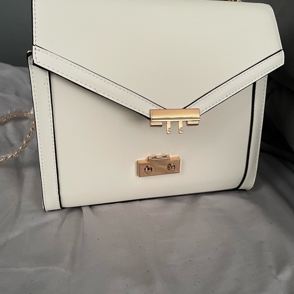 White crossbag purse